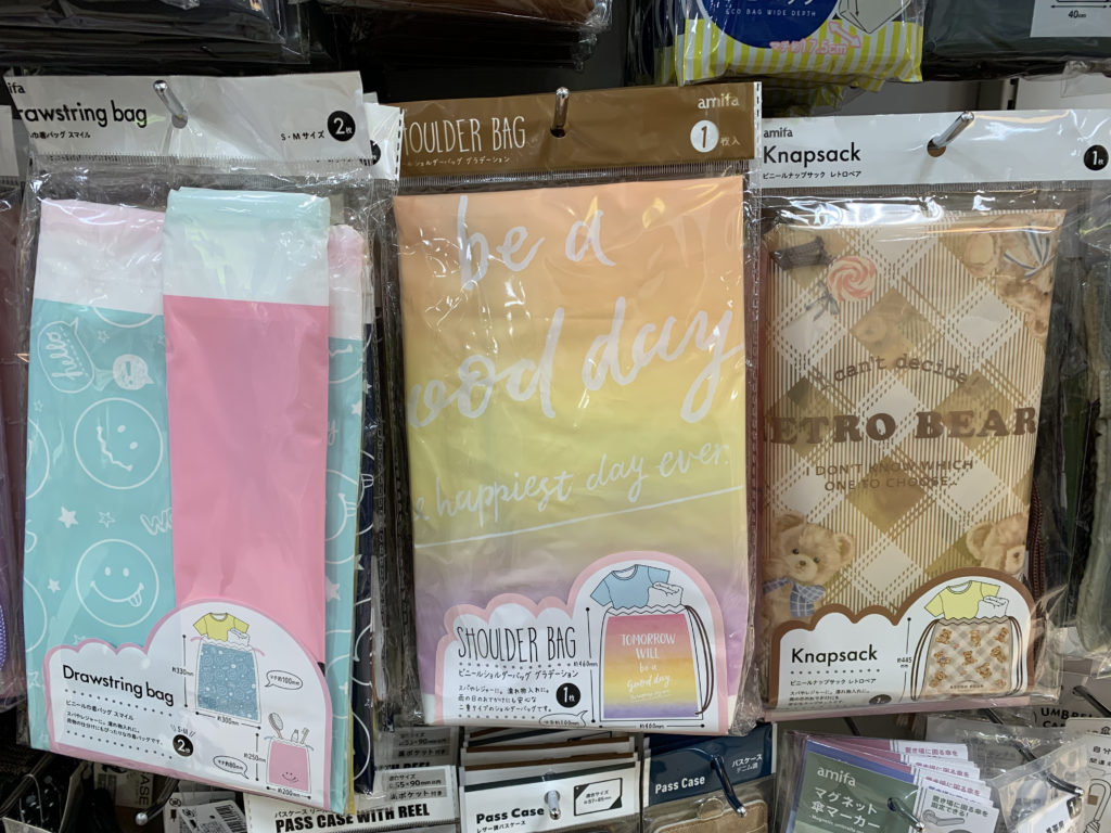 セリアのビニールショルダーバッグ